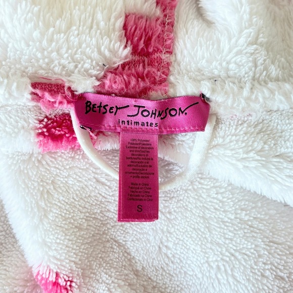 Betsey Johnson Intimates Small Plush Hooded Robe XOXO Pockets White Pink Comfy - Picture 3 of 12